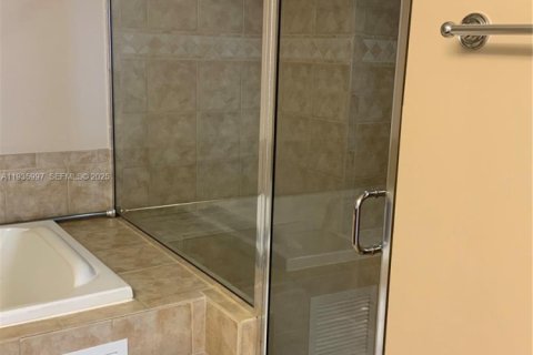 Copropriété à louer à Coral Gables, Floride: 2 chambres, 102.1 m2 № 1994143 - photo 16