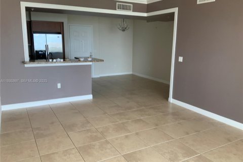 Copropriété à louer à Coral Gables, Floride: 2 chambres, 102.1 m2 № 1994143 - photo 3