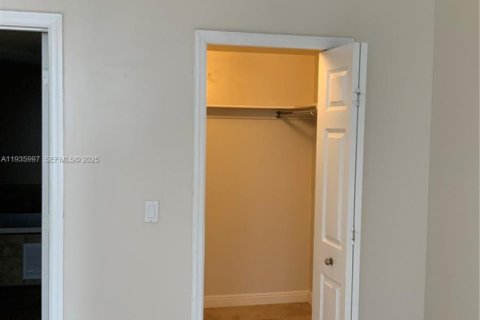 Copropriété à louer à Coral Gables, Floride: 2 chambres, 102.1 m2 № 1994143 - photo 11