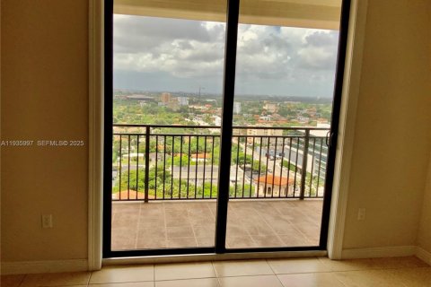 Copropriété à louer à Coral Gables, Floride: 2 chambres, 102.1 m2 № 1994143 - photo 2