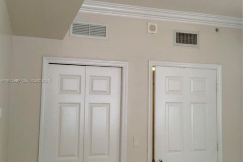 Copropriété à louer à Coral Gables, Floride: 2 chambres, 102.1 m2 № 1994143 - photo 18