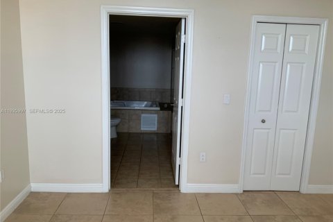 Copropriété à louer à Coral Gables, Floride: 2 chambres, 102.1 m2 № 1994143 - photo 5