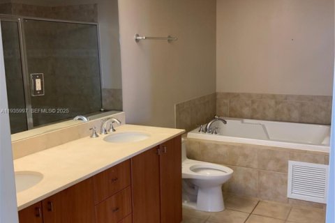 Copropriété à louer à Coral Gables, Floride: 2 chambres, 102.1 m2 № 1994143 - photo 15