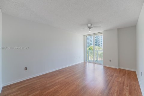 Condo in Miami Beach, Florida, 2 bedrooms  № 1972260 - photo 8