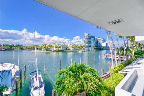 Condo in Miami Beach, Florida, 2 bedrooms  № 1972260 - photo 25