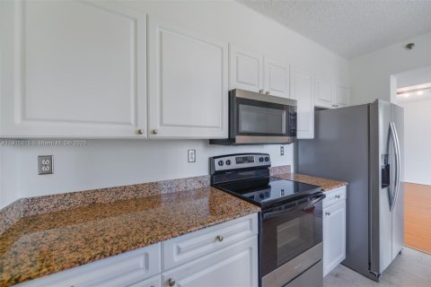 Condo in Miami Beach, Florida, 2 bedrooms  № 1972260 - photo 6