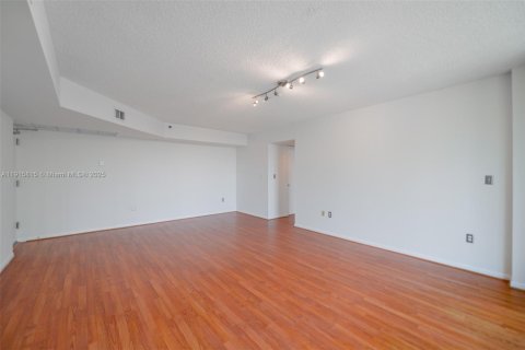 Condo in Miami Beach, Florida, 2 bedrooms  № 1972260 - photo 3