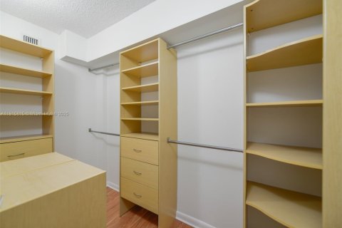 Condo in Miami Beach, Florida, 2 bedrooms  № 1972260 - photo 13