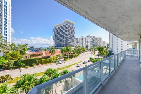 Condo in Miami Beach, Florida, 2 bedrooms  № 1972260 - photo 21