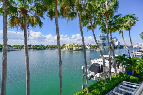 Condo in Miami Beach, Florida, 2 bedrooms  № 1972260 - photo 30