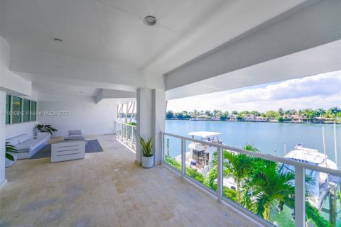 Condo in Miami Beach, Florida, 2 bedrooms  № 1972260 - photo 24