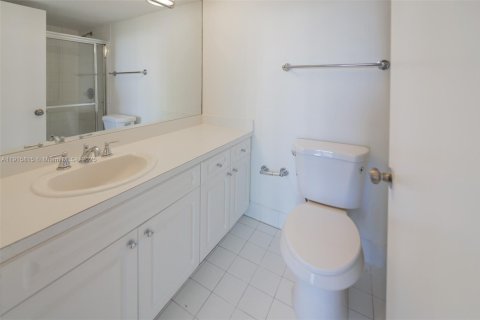 Condo in Miami Beach, Florida, 2 bedrooms  № 1972260 - photo 19