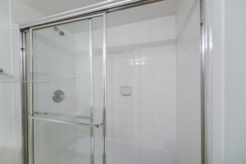 Condo in Miami Beach, Florida, 2 bedrooms  № 1972260 - photo 20