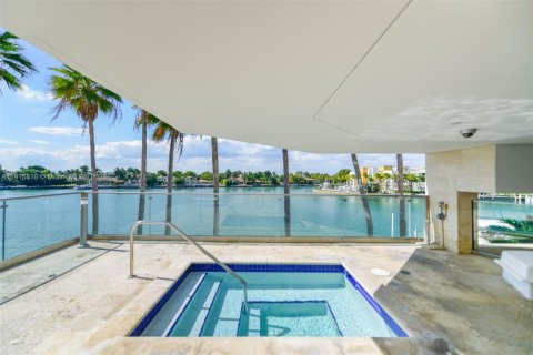 Condo in Miami Beach, Florida, 2 bedrooms  № 1972260 - photo 27