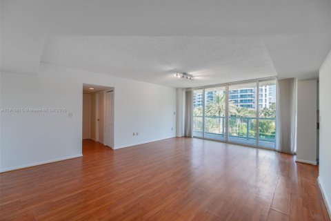 Condo in Miami Beach, Florida, 2 bedrooms  № 1972260 - photo 2