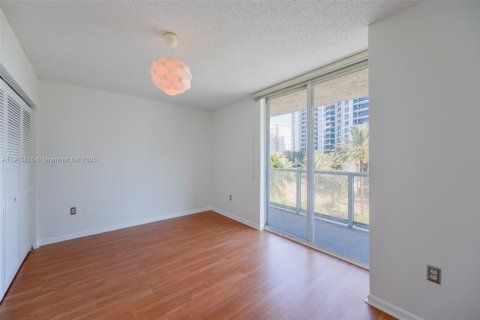 Condo in Miami Beach, Florida, 2 bedrooms  № 1972260 - photo 14