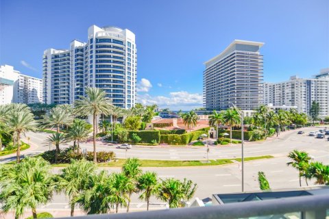Condo in Miami Beach, Florida, 2 bedrooms  № 1972260 - photo 22