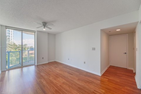 Condo in Miami Beach, Florida, 2 bedrooms  № 1972260 - photo 9