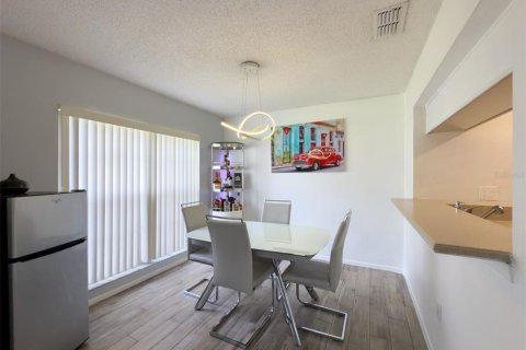 Adosado en alquiler en Brandon, Florida, 2 dormitorios, 107.67 m2 № 1640757 - foto 8