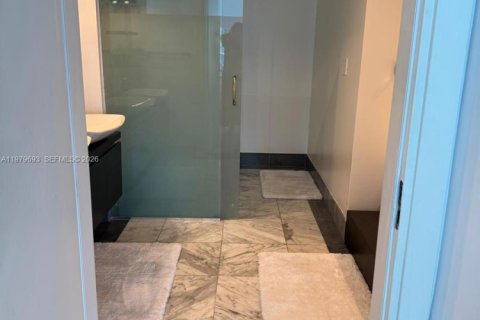 Condominio en alquiler en Miami, Florida, 1 dormitorio, 76.37 m2 № 2043358 - foto 11