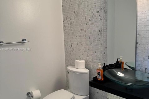 Condominio en alquiler en Miami, Florida, 1 dormitorio, 76.37 m2 № 2043358 - foto 17