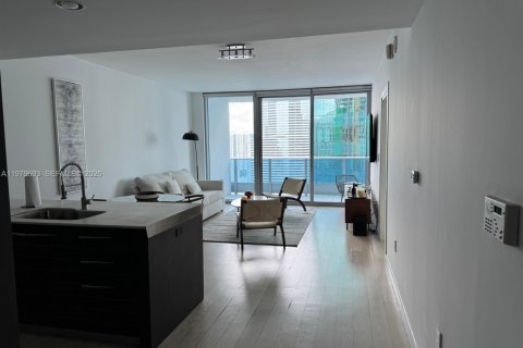 Condominio en Miami, Florida, 1 dormitorio  № 2043358