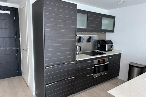 Condominio en alquiler en Miami, Florida, 1 dormitorio, 76.37 m2 № 2043358 - foto 3