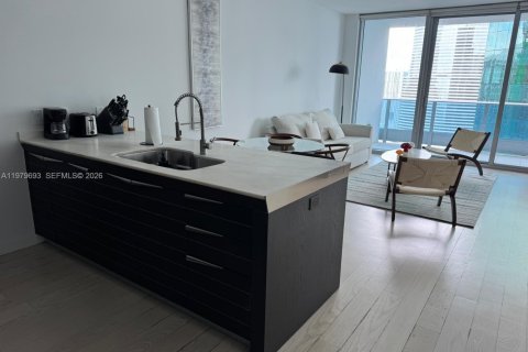 Condominio en alquiler en Miami, Florida, 1 dormitorio, 76.37 m2 № 2043358 - foto 2