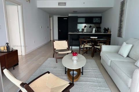 Condominio en alquiler en Miami, Florida, 1 dormitorio, 76.37 m2 № 2043358 - foto 7