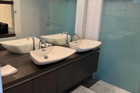 Condominio en alquiler en Miami, Florida, 1 dormitorio, 76.37 m2 № 2043358 - foto 12