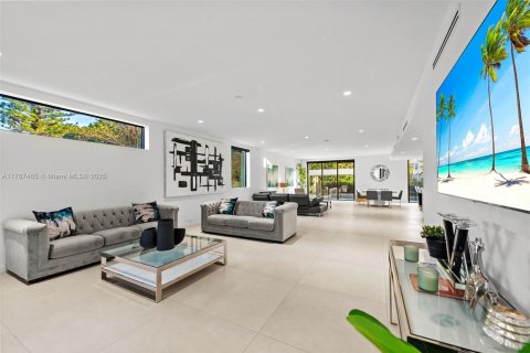Casa en venta en North Miami Beach, Florida, 5 dormitorios, 309.55 m2 № 1691294 - foto 9