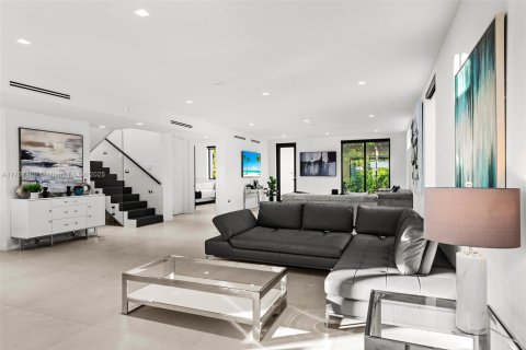 Casa en venta en North Miami Beach, Florida, 5 dormitorios, 309.55 m2 № 1691294 - foto 13
