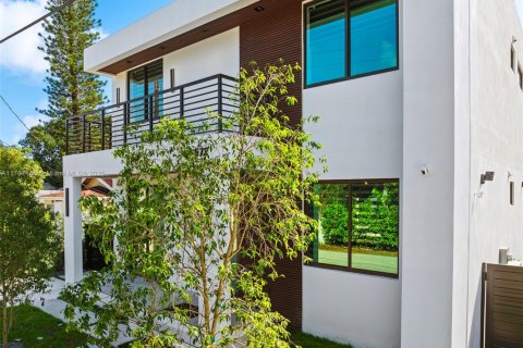 Casa en venta en North Miami Beach, Florida, 5 dormitorios, 309.55 m2 № 1691294 - foto 4