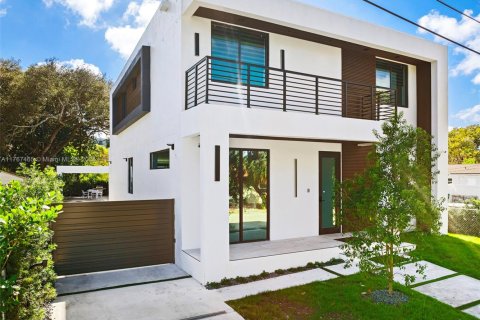 Casa en venta en North Miami Beach, Florida, 5 dormitorios, 309.55 m2 № 1691294 - foto 3