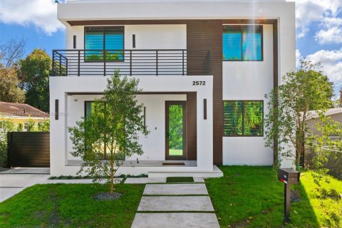 Casa en venta en North Miami Beach, Florida, 5 dormitorios, 309.55 m2 № 1691294 - foto 1