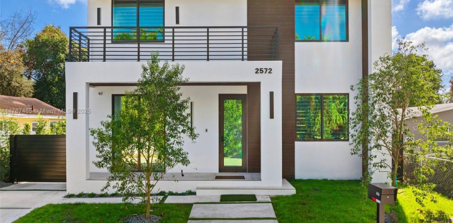 Casa en North Miami Beach, Florida 5 dormitorios, 309.55 m2 № 1691294