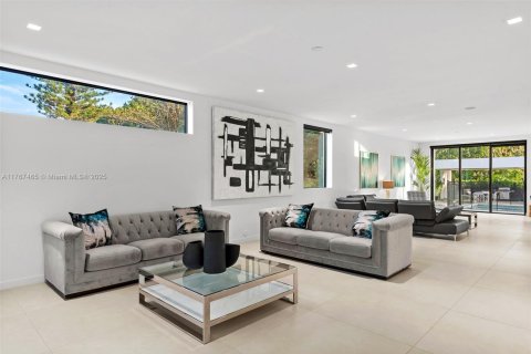 Casa en venta en North Miami Beach, Florida, 5 dormitorios, 309.55 m2 № 1691294 - foto 10