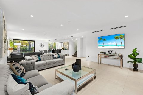 Casa en venta en North Miami Beach, Florida, 5 dormitorios, 309.55 m2 № 1691294 - foto 11