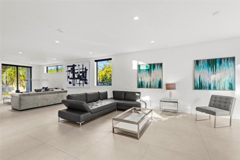 Casa en venta en North Miami Beach, Florida, 5 dormitorios, 309.55 m2 № 1691294 - foto 14