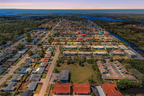 Condominio en venta en Port Richey, Florida, 2 dormitorios, 122.63 m2 № 1584788 - foto 2