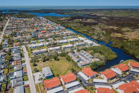 Condominio en venta en Port Richey, Florida, 2 dormitorios, 122.63 m2 № 1584788 - foto 5
