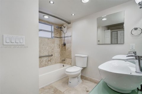 Снять в аренду кондоминиум в Халландейл-Бич, Флорида 3 спальни, 128.11м2, № 1986299 - фото 19