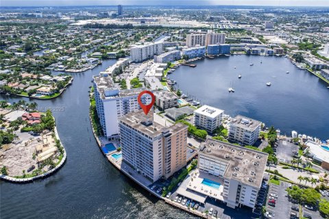 Снять в аренду кондоминиум в Халландейл-Бич, Флорида 3 спальни, 128.11м2, № 1986299 - фото 3