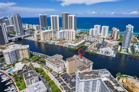 Снять в аренду кондоминиум в Халландейл-Бич, Флорида 3 спальни, 128.11м2, № 1986299 - фото 4