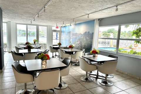 Снять в аренду кондоминиум в Халландейл-Бич, Флорида 3 спальни, 128.11м2, № 1986299 - фото 24