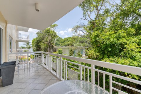 Condo in Palm Beach, Florida, 2 bedrooms  № 1024533 - photo 1