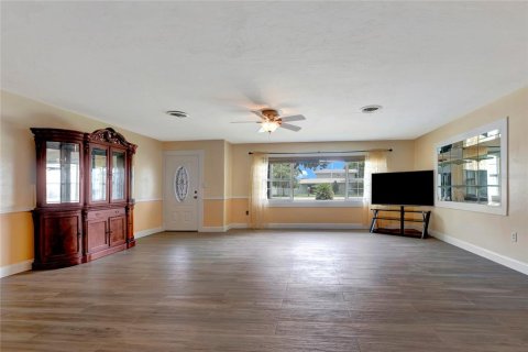 House in Sebring, Florida 4 bedrooms, 182.83 sq.m. № 1813110 - photo 5