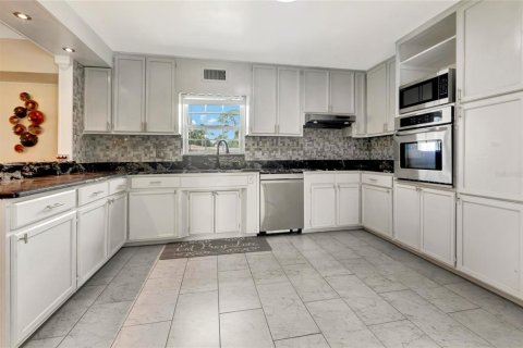 House in Sebring, Florida 4 bedrooms, 182.83 sq.m. № 1813110 - photo 7