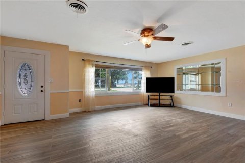 House in Sebring, Florida 4 bedrooms, 182.83 sq.m. № 1813110 - photo 4
