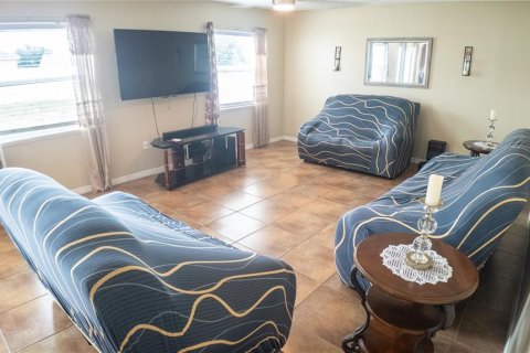 House in Dundee, Florida 5 bedrooms, 233 sq.m. № 1767060 - photo 3